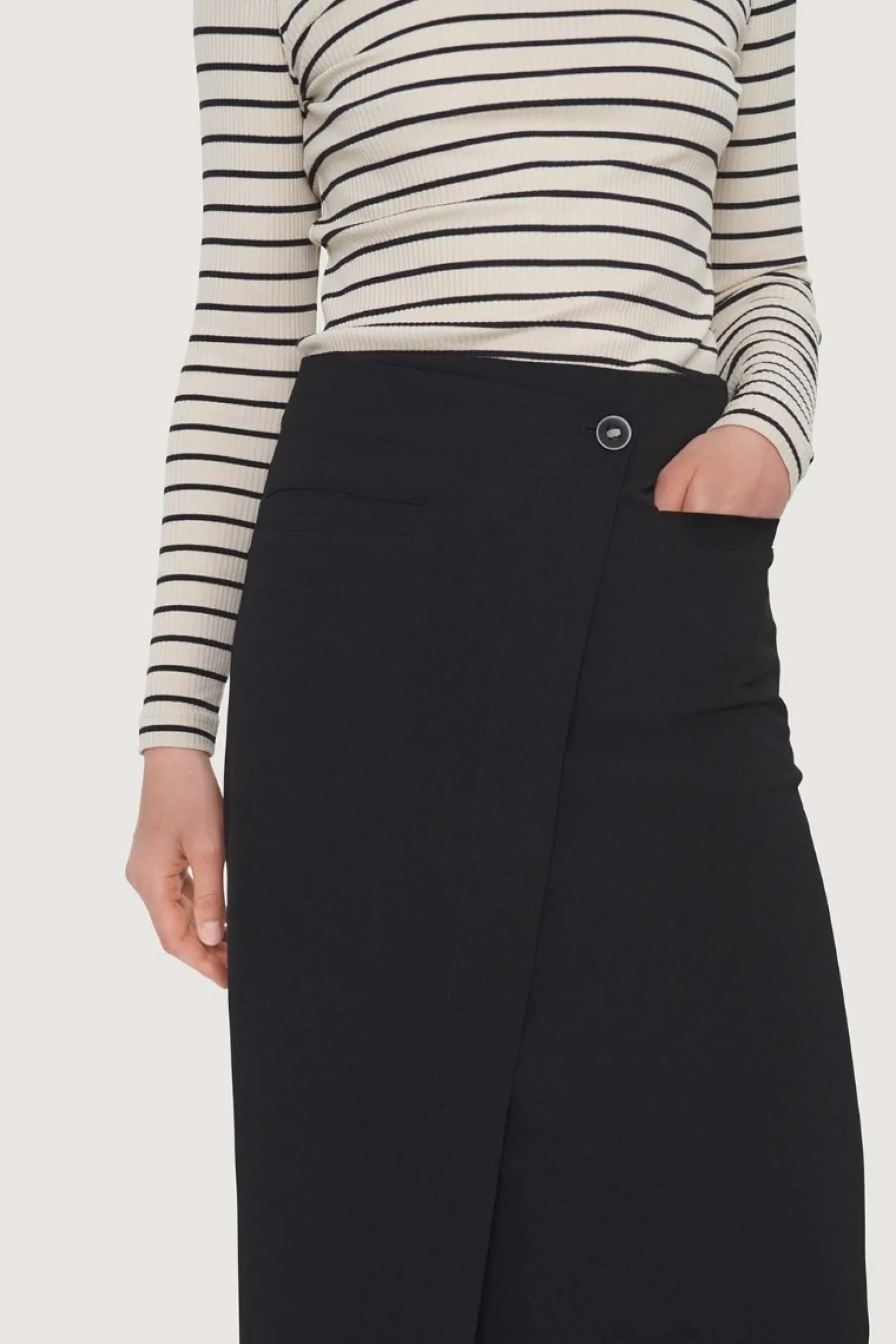 Bluser<BITTE KAI RAND Globe stripe højhalset bluse BLACK/IVORYSTRIPE