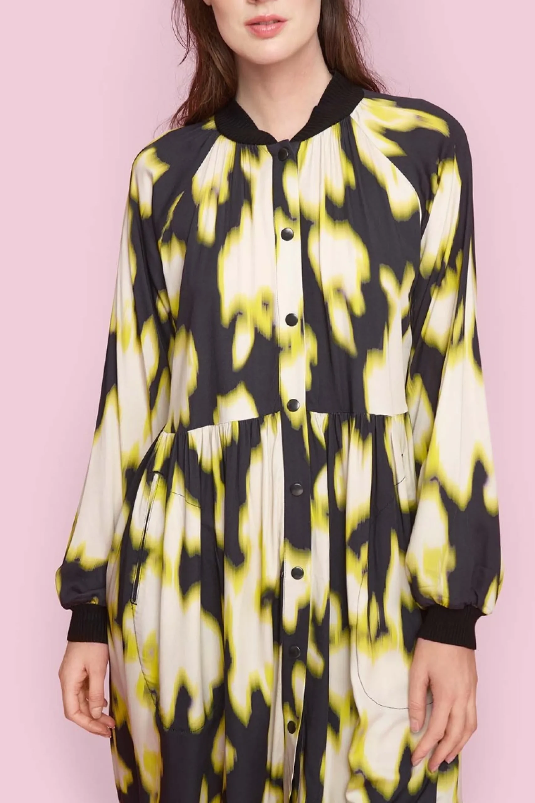 Kjoler<BITTE KAI RAND Iki FSC kjole med rib detalje SPRINGBLOOM
