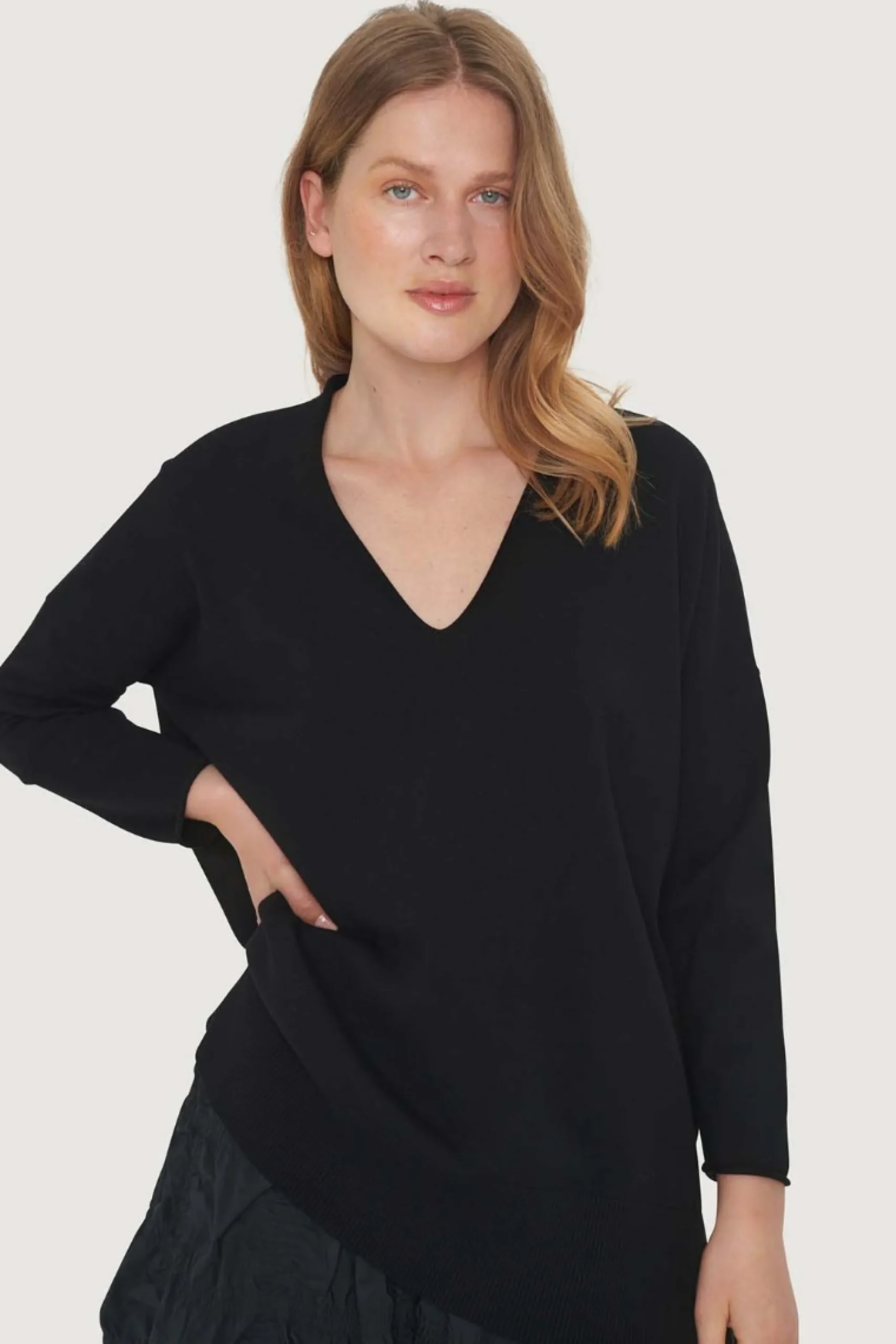 Bluser | Strik<BITTE KAI RAND Saku bluse med v-hals BLACK